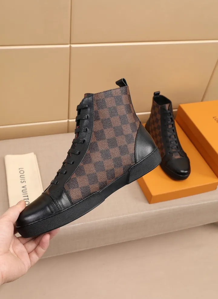 Factory price: 400💰【LV】Official website popular series 🇮🇹🇮🇹1:1 production, selected high-end imported cowhide, sheepskin lining with sheepskin pads, paired with Louis Vuitton Monogram Ecli men's shoes 💰se canvas and pure black rubber soles, the ultimate simple design perfectly interprets the latest inspiration for shoes, integrating classics and fashion. 🔍🔍High quality, worth having. The bottom car thread will never be unglued. Sellers are welcome to sell as shown in the picture above. We can send one piece on behalf of you. Number of yards: 38-44 (45 yards can be customized)